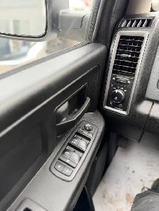 2019 Ram 1500 Classic CREWCAB 5.7L 4X4 /ONE OWNER NO ACCIDENTS - Photo 13