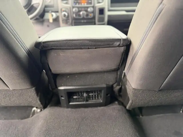 2019 Ram 1500 Classic CREWCAB 5.7L 4X4 /ONE OWNER NO ACCIDENTS - Photo 18