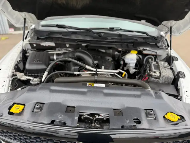 2019 Ram 1500 Classic CREWCAB 5.7L 4X4 /ONE OWNER NO ACCIDENTS - Photo 19