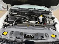 2019 Ram 1500 Classic CREWCAB 5.7L 4X4 /ONE OWNER NO ACCIDENTS - Photo 19