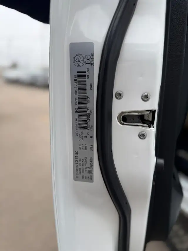 2019 Ram 1500 Classic CREWCAB 5.7L 4X4 /ONE OWNER NO ACCIDENTS - Photo 21