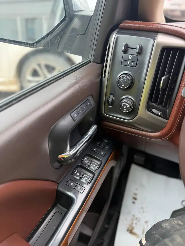 2016 Chevrolet Silverado 1500 HIGH COUNTRY/ 1 OWNER NO ACCIDENTS - Photo 17