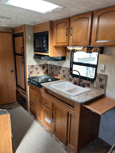 2013 Puma 23FB Holiday Trailer in excellent condition for sale - Photo 8