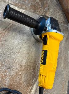 Dewalt 4 1/2' 120v Corded Angle Grinder (Model: DWE4011 )