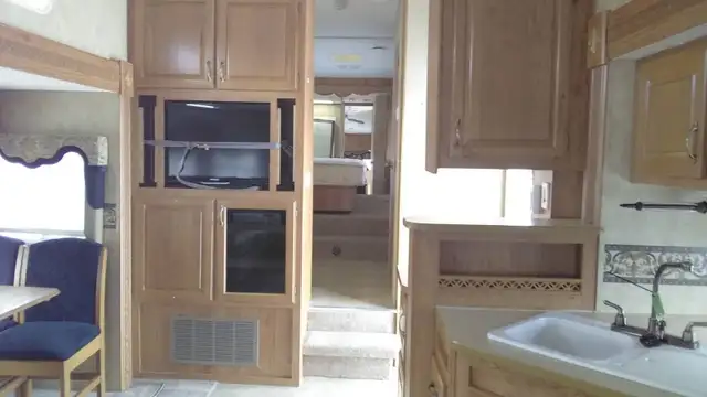 2006 Jayco 33’ Fifth wheel $12,500.00 - Photo 4