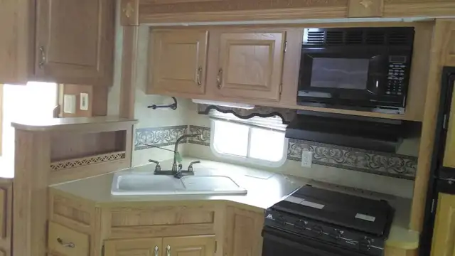 2006 Jayco 33’ Fifth wheel $12,500.00 - Photo 5