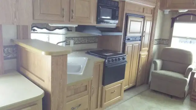 2006 Jayco 33’ Fifth wheel $12,500.00 - Photo 6