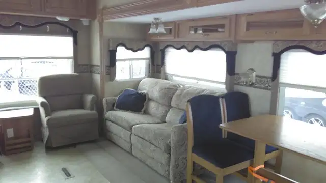 2006 Jayco 33’ Fifth wheel $12,500.00 - Photo 7