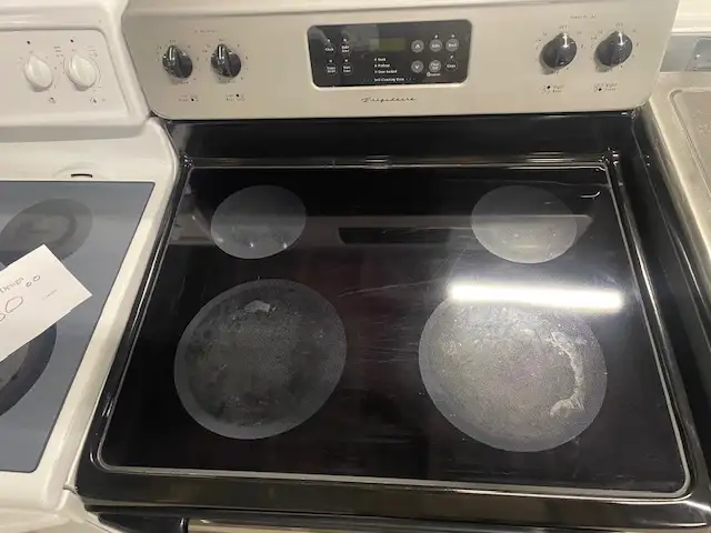 Cuisinière grise vitrocéramique Frigidaire - Photo 2