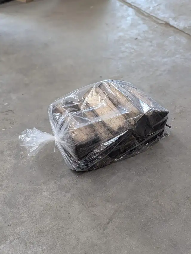 Cured Dry Hardwood 1.1 cu ft (20 or 40 Bags) Mississauga Deliver - Photo 4