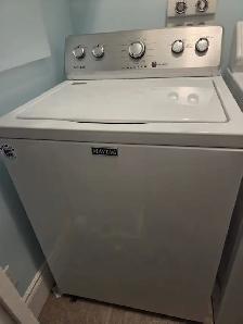 Laveuse Maytag de 5 ans, $200.00
