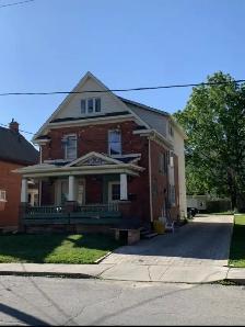 $800 - 22 Ezra Avenue - Students Only