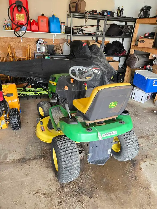 John Deer Lawn Mower - Photo 2