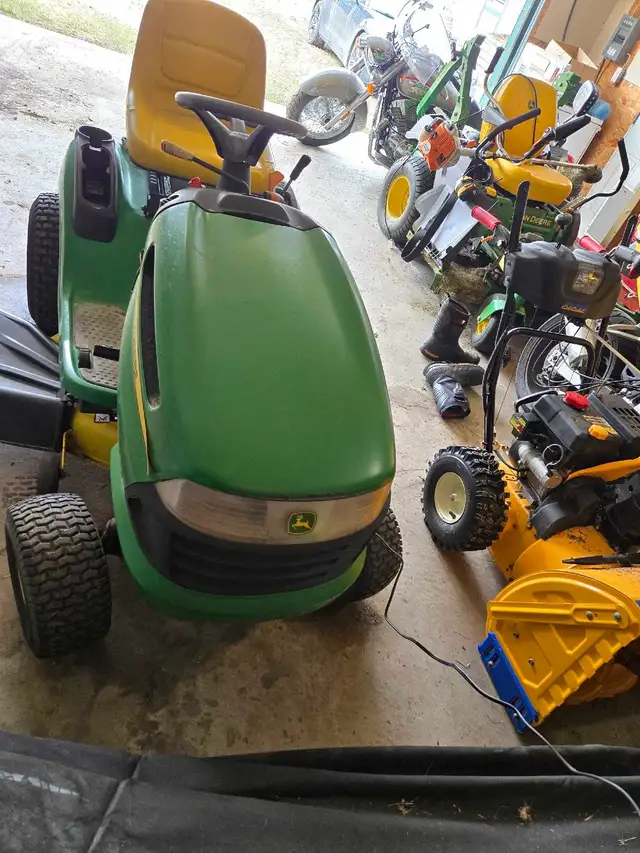 John Deer Lawn Mower - Photo 3
