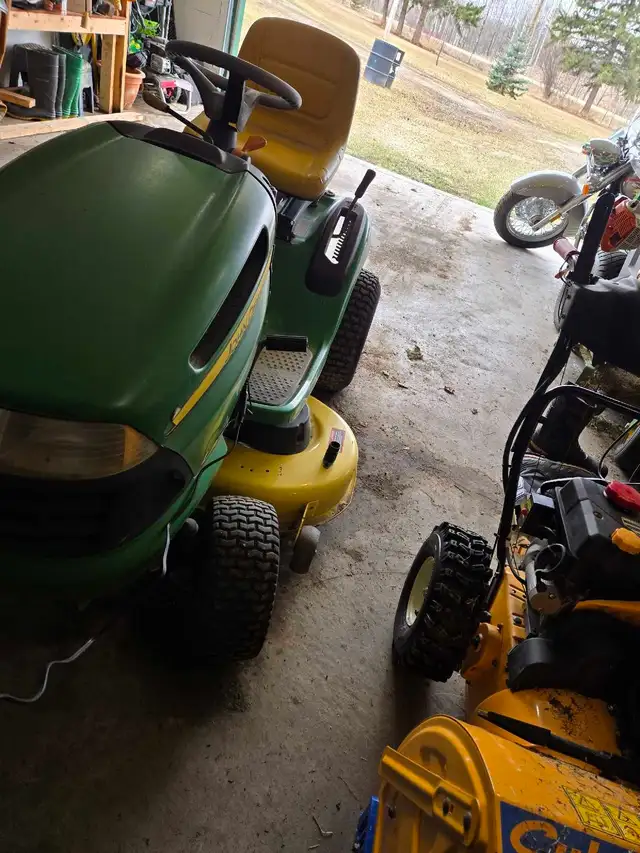 John Deer Lawn Mower - Photo 4