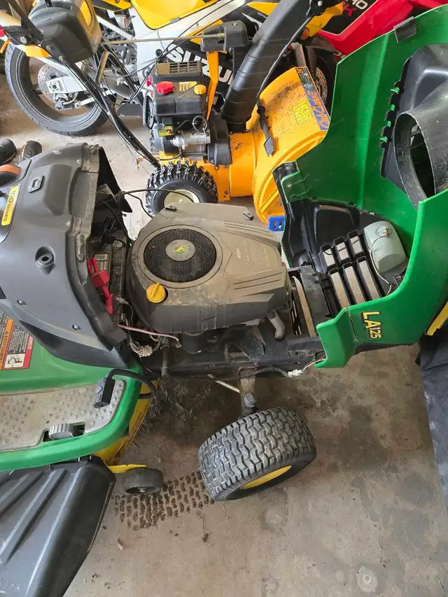 John Deer Lawn Mower - Photo 5