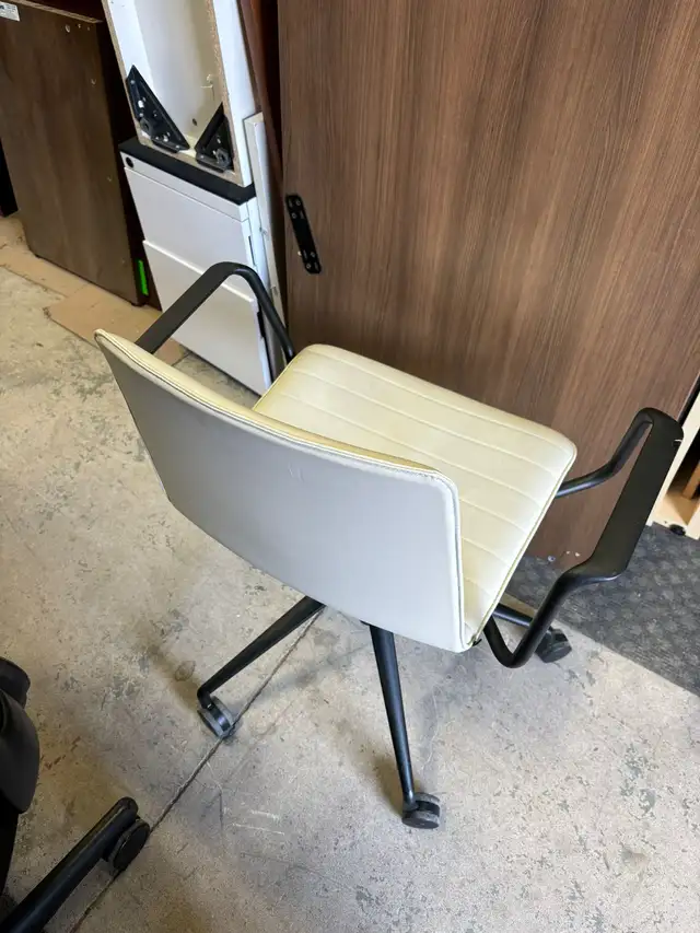 Andreu World Swivel Chair Flex Chair! - Photo 4