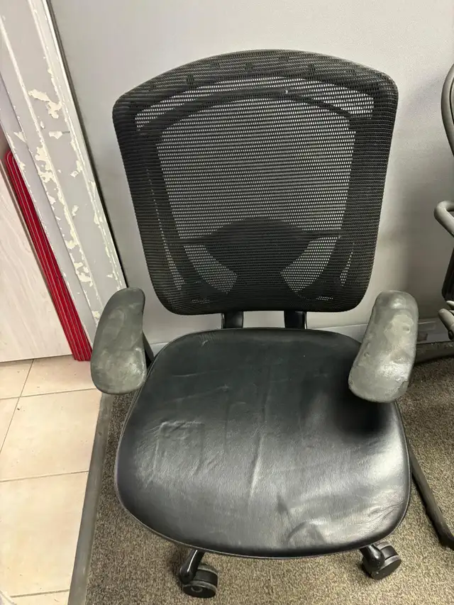 Teknion Contessa Leather Chair! - Photo 5