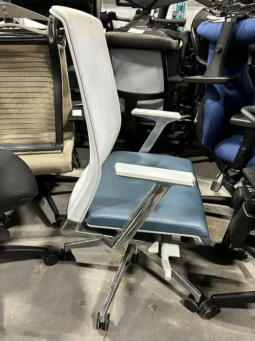 Haworth Very Chair! - Photo 3