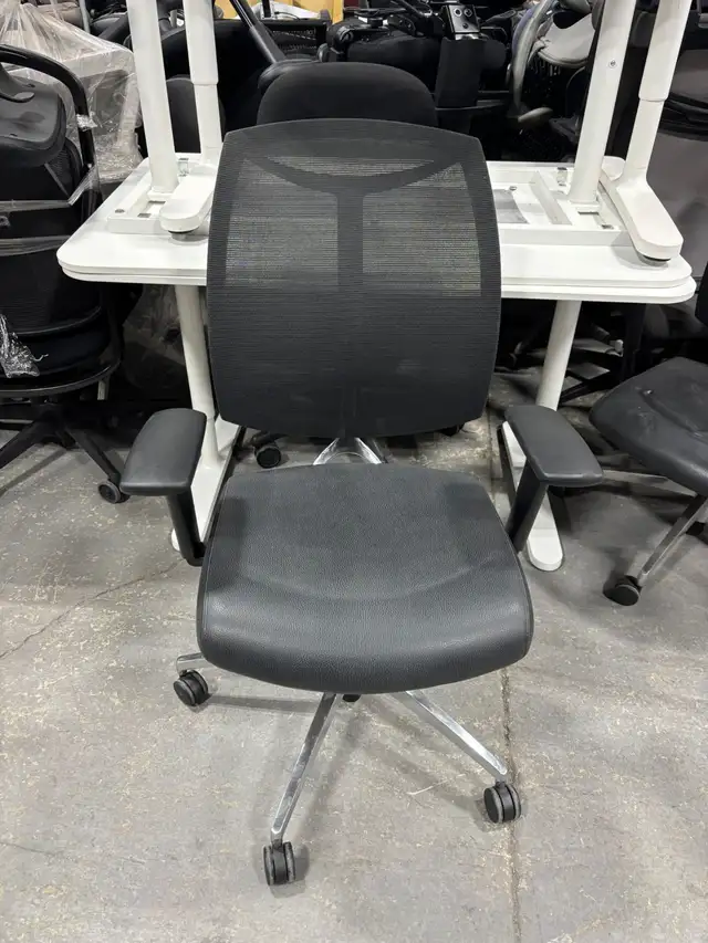Teknion Visio Synchro Tilt Chair!