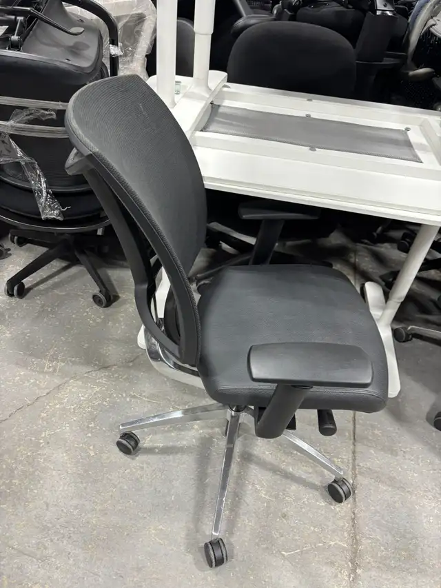 Teknion Visio Synchro Tilt Chair! - Photo 2