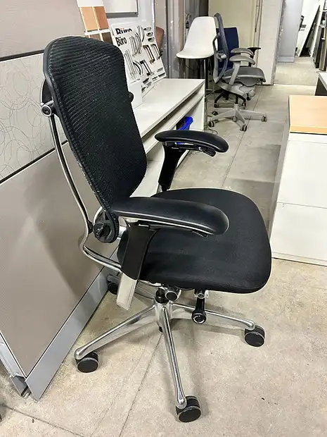 Teknion Nuova Contessa Task Chair! - Photo 2