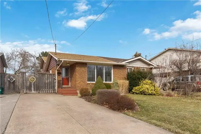 $2450.00  Beautiful Three Bedroom Unit for Rent in Secord Woods