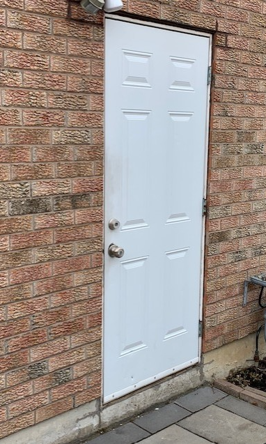 1-Bedroom Basement Apartment - MINUTES FROM SQUARE ONE - Photo 2