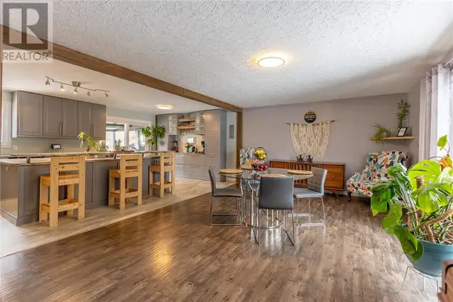 4 plus 1 bedroom House for Sale - Photo 2