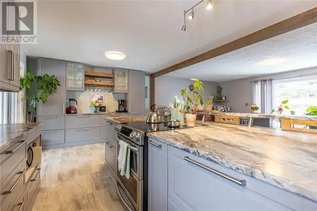 4 plus 1 bedroom House for Sale - Photo 5