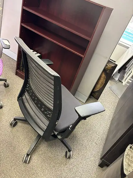 Steelcase Think V2 Chair! - Photo 6