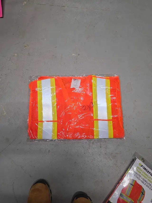 safty vest and coat for all items 2 new velcro safty vest - Photo 7