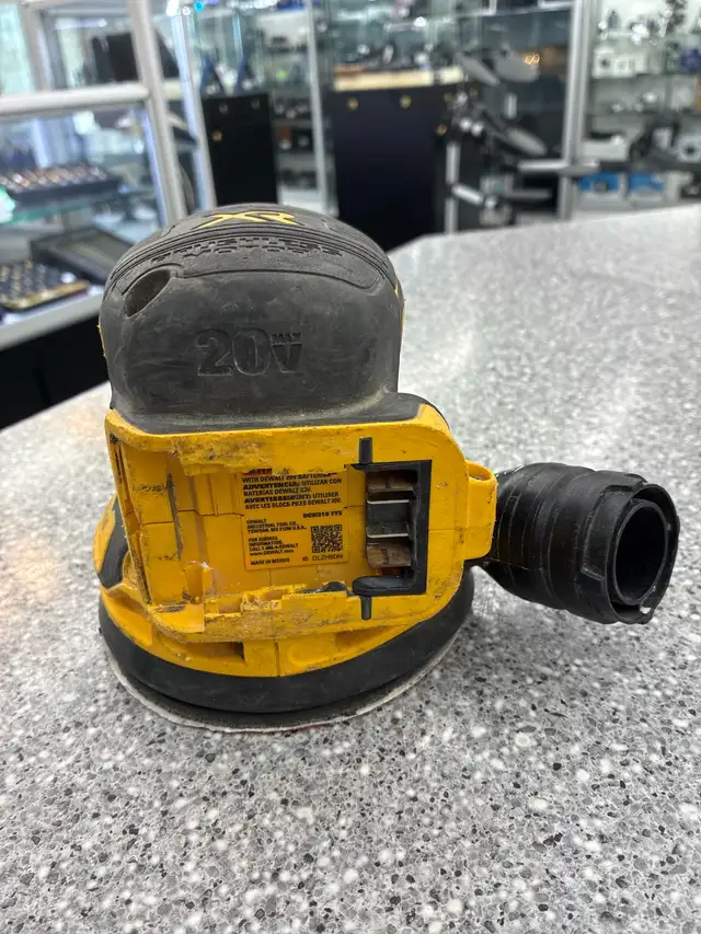 Dewalt DCW210 20V Palm Sander - Photo 3
