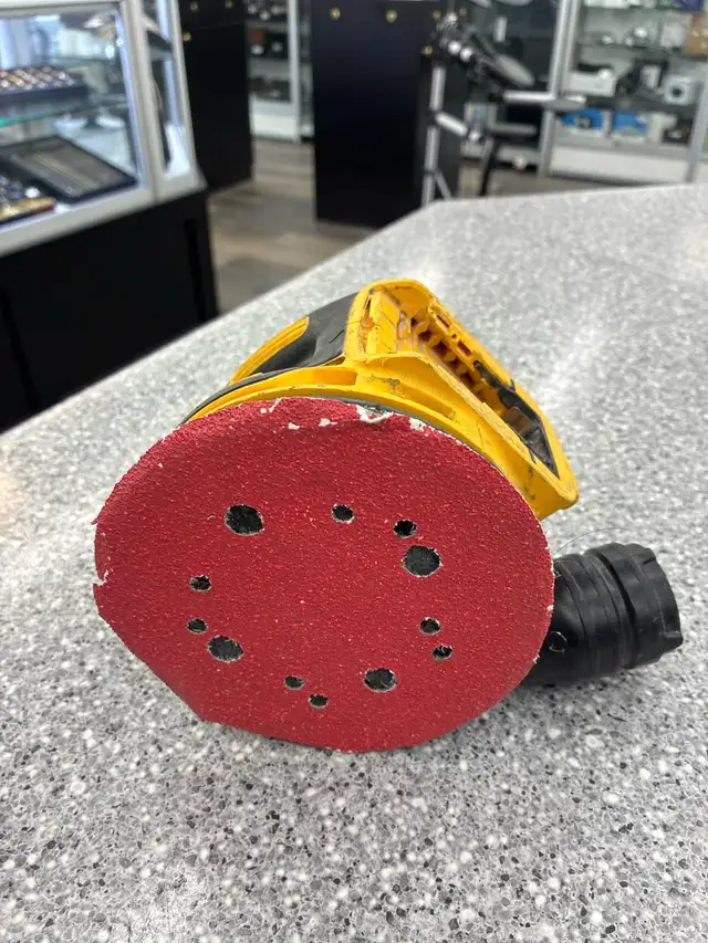 Dewalt DCW210 20V Palm Sander - Photo 4