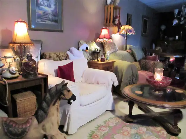 ROOMS FOR RENT, FURNISHED, COUCH SURF N' SAVE! - Photo 5