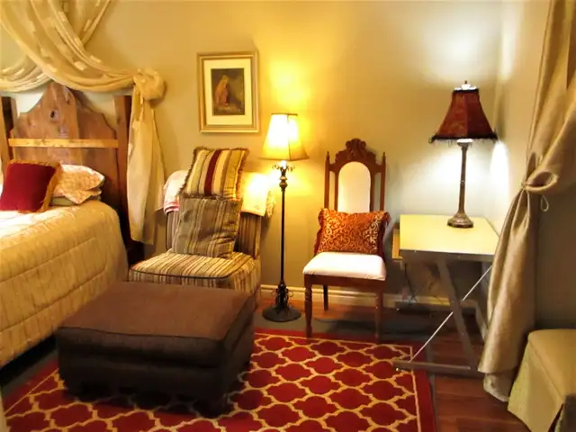 ROOMS FOR RENT, FURNISHED, COUCH SURF N' SAVE! - Photo 7