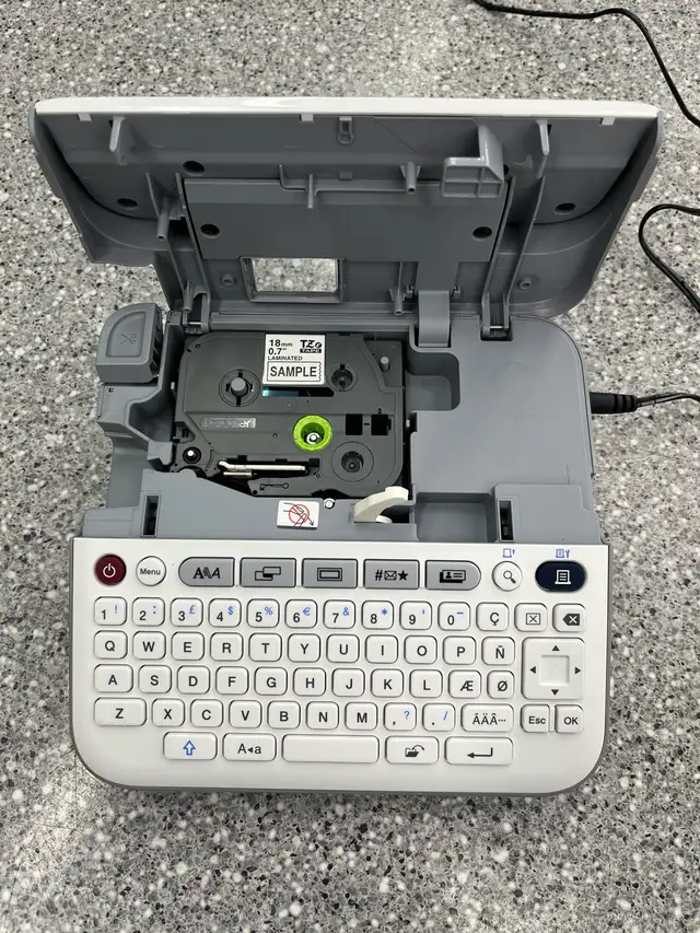 Brother P-touch D-400 Label Printer - Photo 2