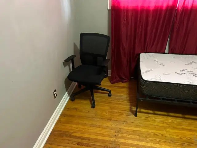 Furnished Room for rent on main floor,Oxford Street West - Photo 2