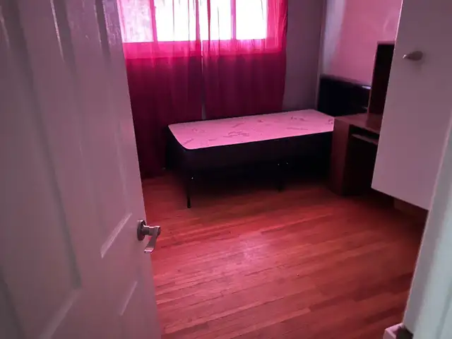 Furnished Room for rent on main floor,Oxford Street West - Photo 3