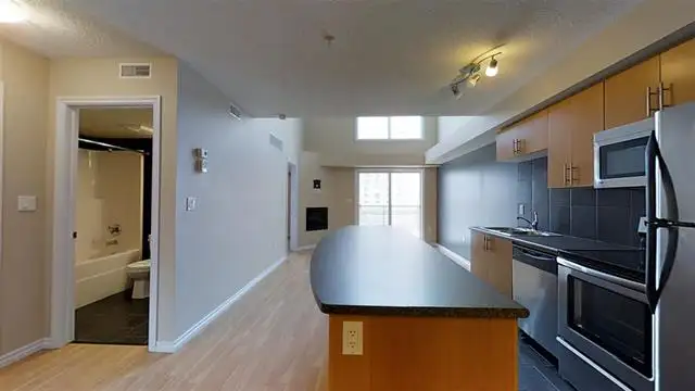 2 Bedroom & 2 Full Bath condo w/underground Parking - Photo 2