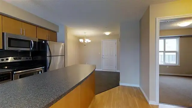 2 Bedroom & 2 Full Bath condo w/underground Parking - Photo 4