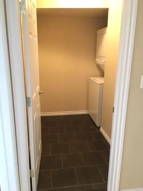 2 Bedroom & 2 Full Bath condo w/underground Parking - Photo 6