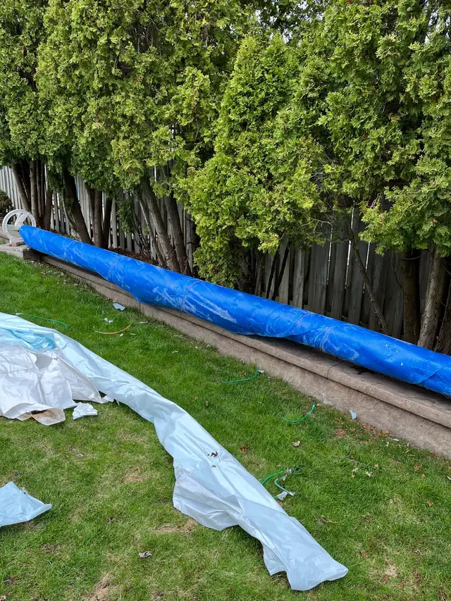 Pool solar blanket & roller