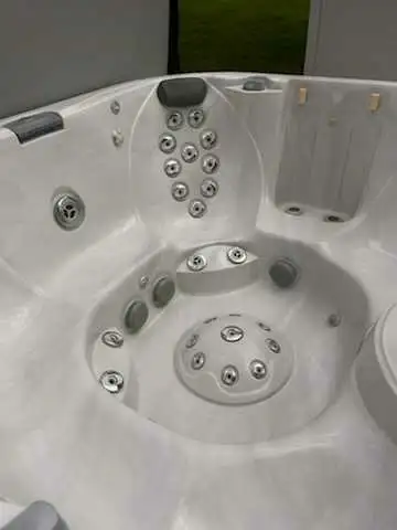 hot tub cleaning services - Photo 5