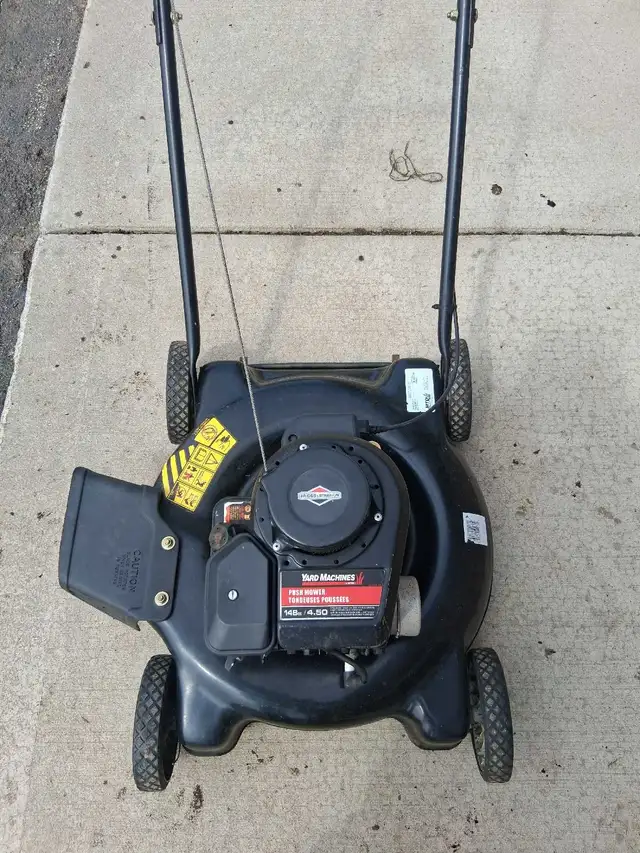 Tuned up little push mower in good working condition. - Photo 4