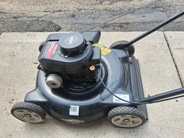 Tuned up little push mower in good working condition. - Photo 5