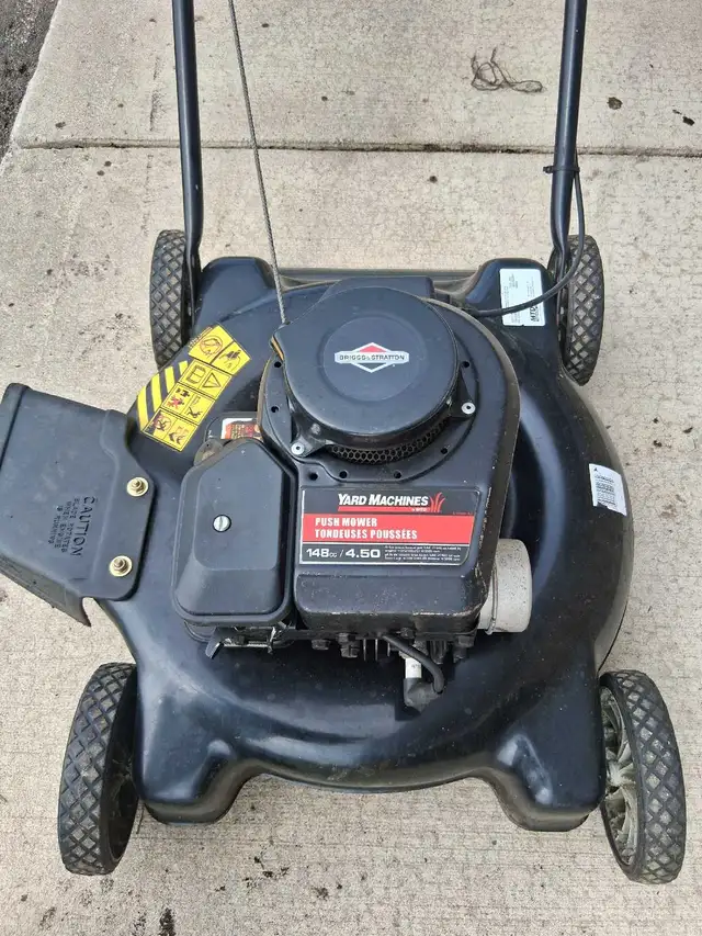 Tuned up little push mower in good working condition. - Photo 6