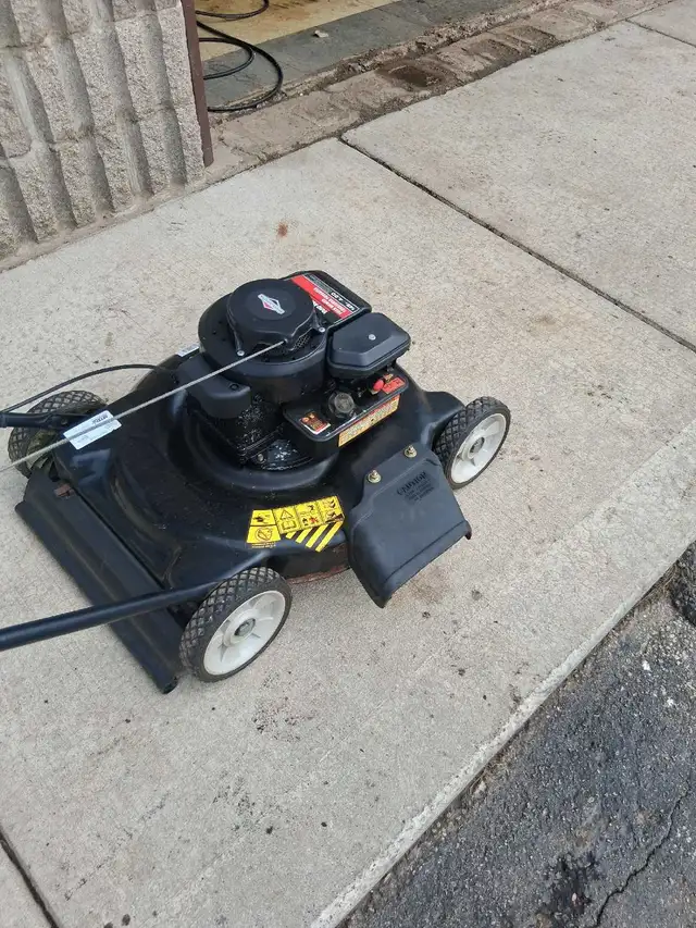 Tuned up little push mower in good working condition. - Photo 7