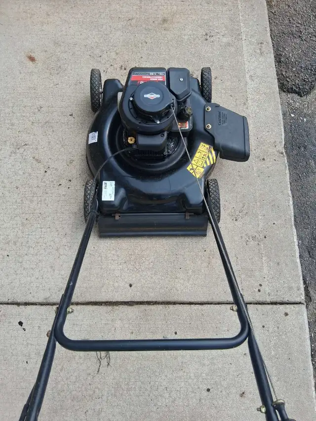 Tuned up little push mower in good working condition. - Photo 8