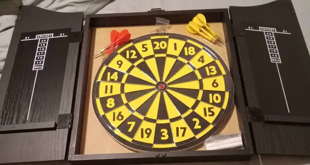 Churchill pub sports Dart board Cabinet with Darts - Photo 3